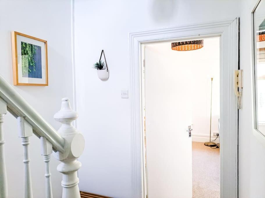 3 Bed Flat Near To Cardiff And Cardiff Bayアパートメント エクステリア 写真