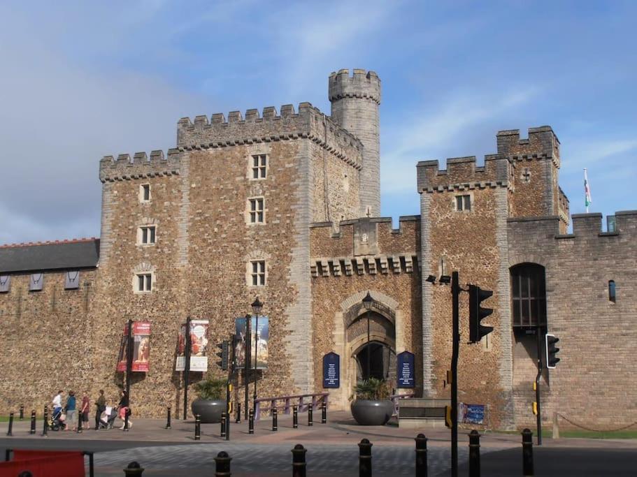3 Bed Flat Near To Cardiff And Cardiff Bayアパートメント エクステリア 写真